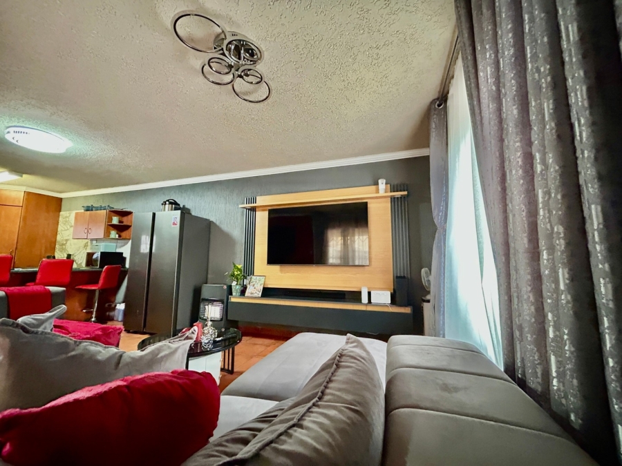 To Let 3 Bedroom Property for Rent in Waterval East North West